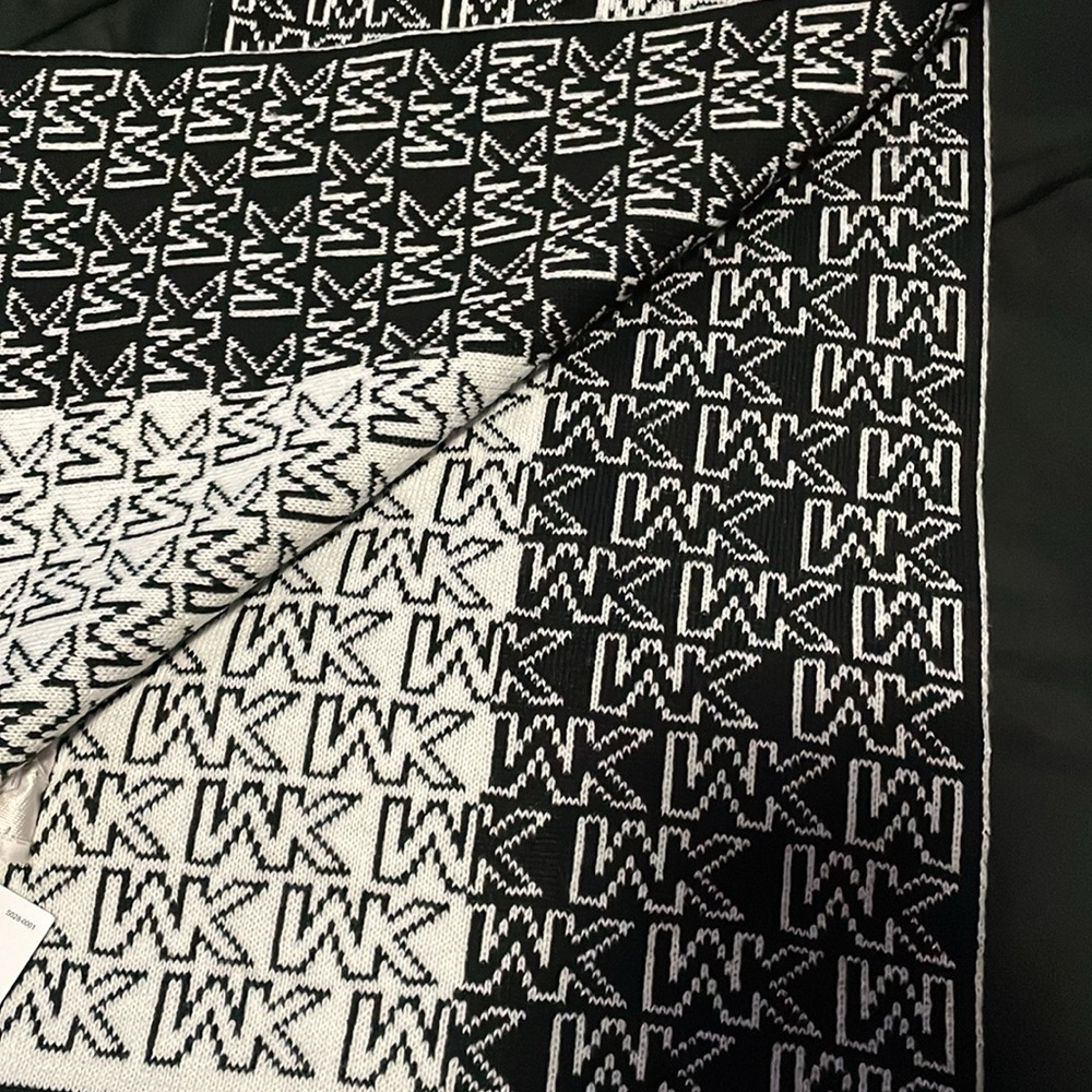 Michael Kors Scarf - NWT - Picture 2 of 5